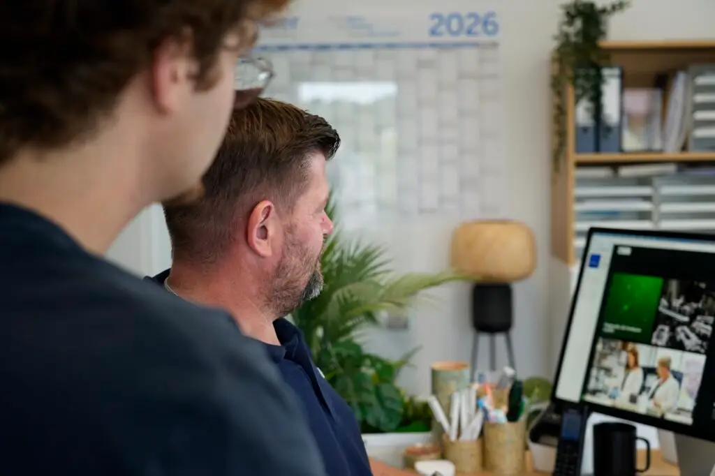 Beratung am Mac in der Agentur